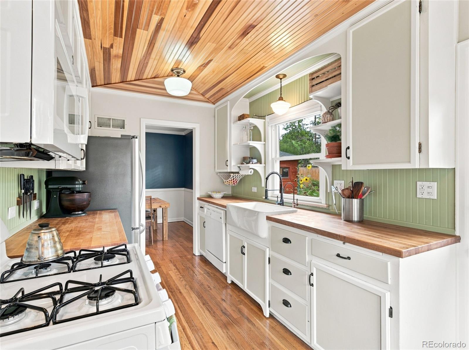 MLS Image #5 for 1010  newport street,denver, Colorado
