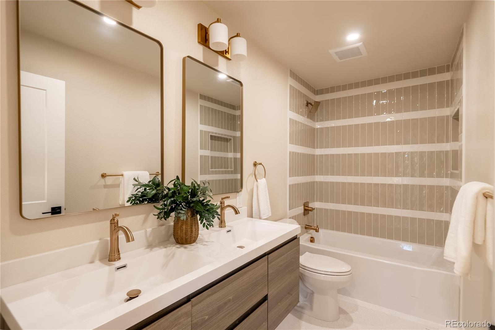 MLS Image #29 for 7706 s madison circle,centennial, Colorado