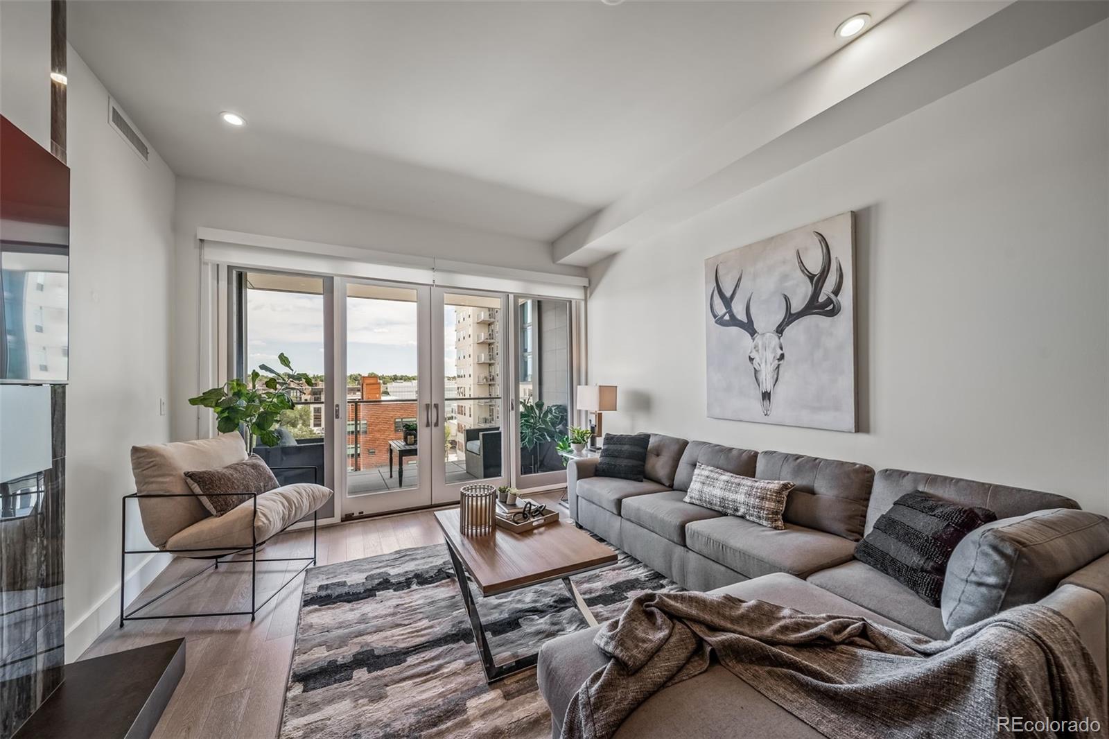 MLS Image #8 for 155 n steele street 812,denver, Colorado