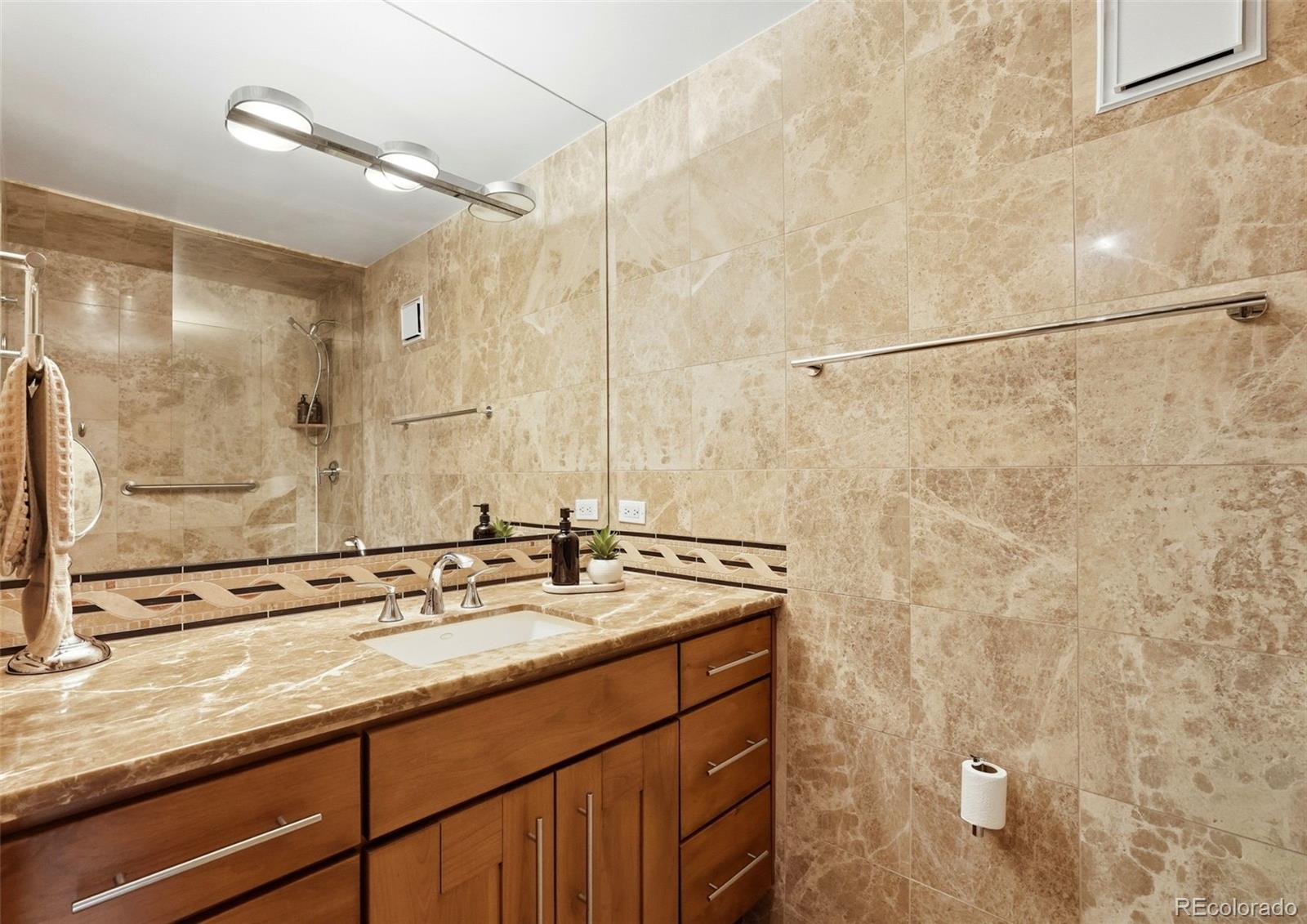 MLS Image #18 for 1625  larimer street,denver, Colorado