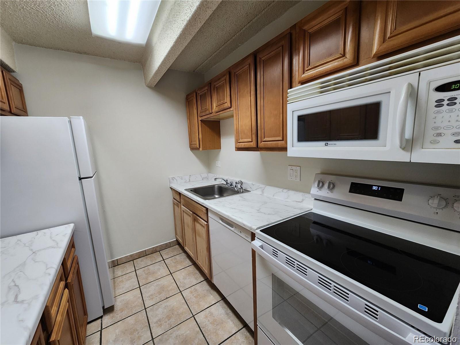 MLS Image #6 for 8060 e girard avenue,denver, Colorado