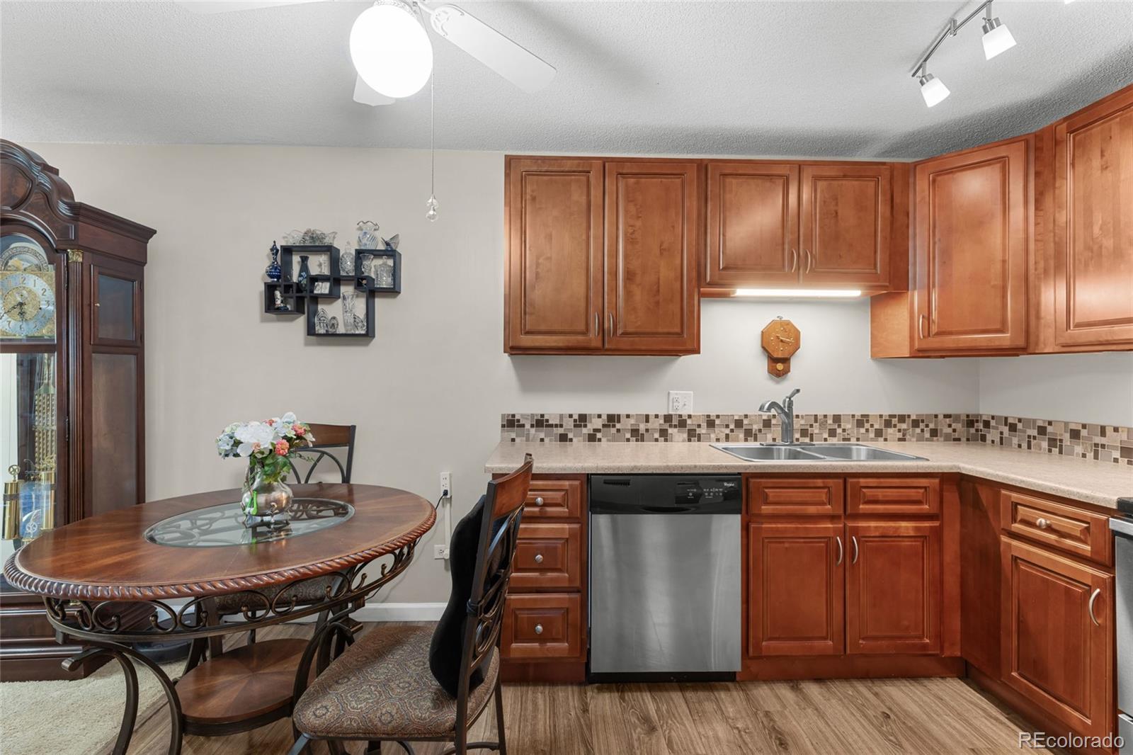 MLS Image #6 for 595 s alton way,denver, Colorado