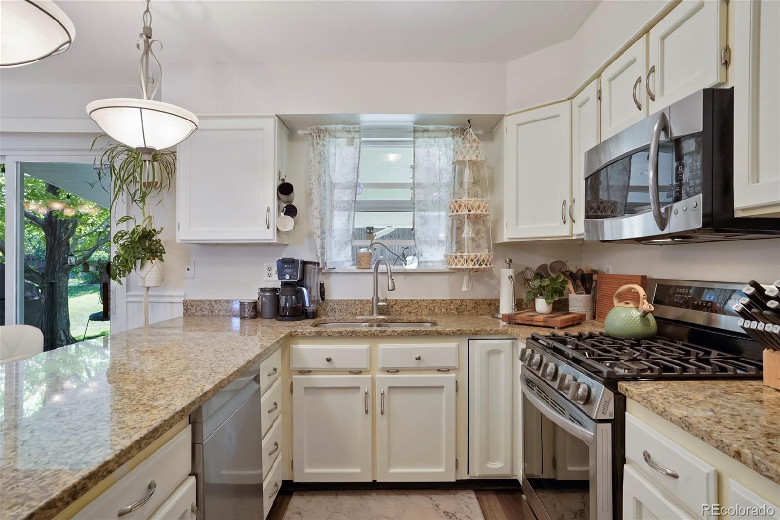 MLS Image #8 for 4972 s taft street,morrison, Colorado