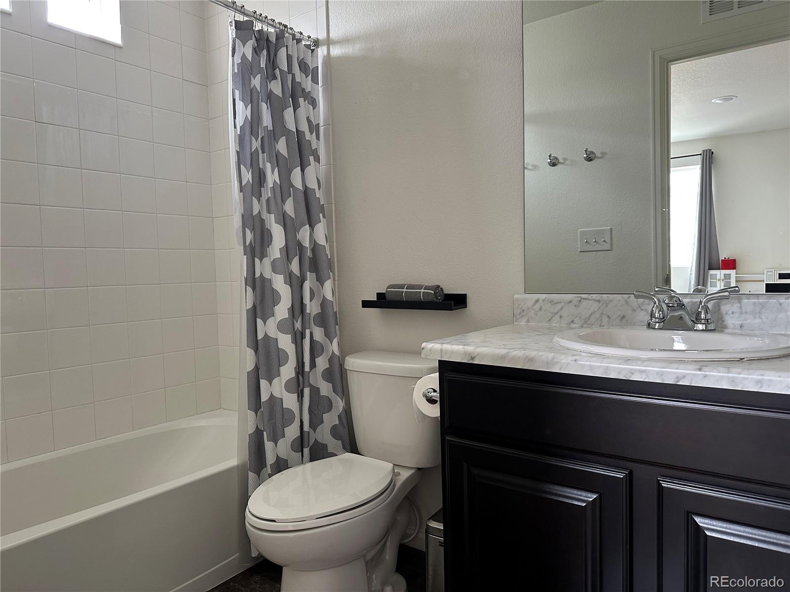 MLS Image #11 for 200 s oak hill street,aurora, Colorado