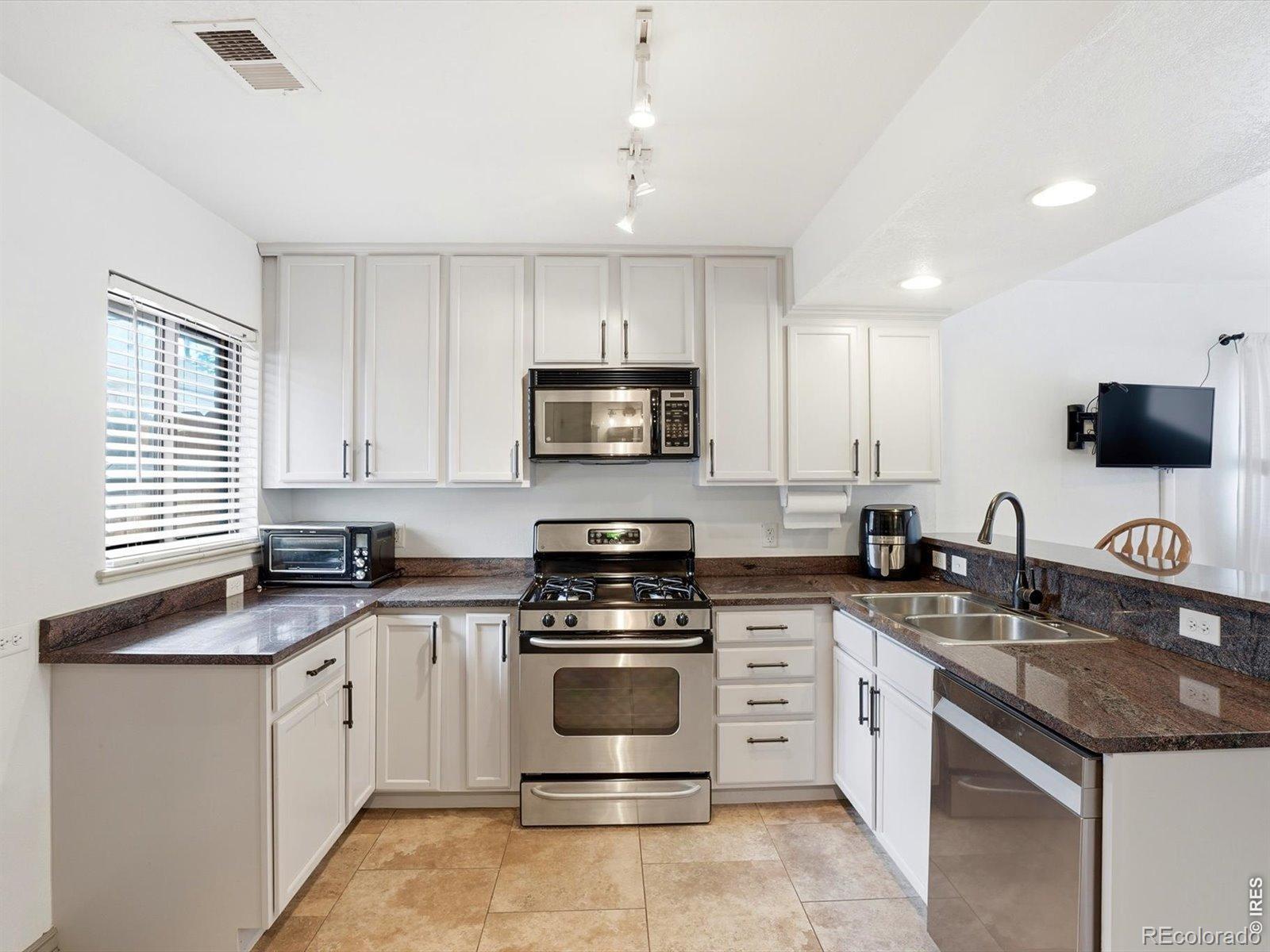 MLS Image #6 for 3321  eliot street,denver, Colorado
