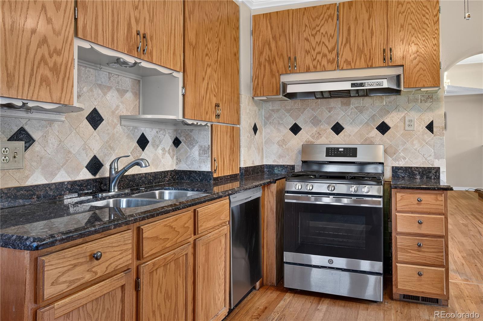 MLS Image #11 for 4015 n clay street,denver, Colorado