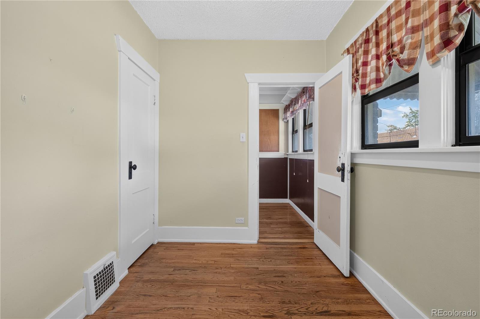 MLS Image #13 for 4015 n clay street,denver, Colorado