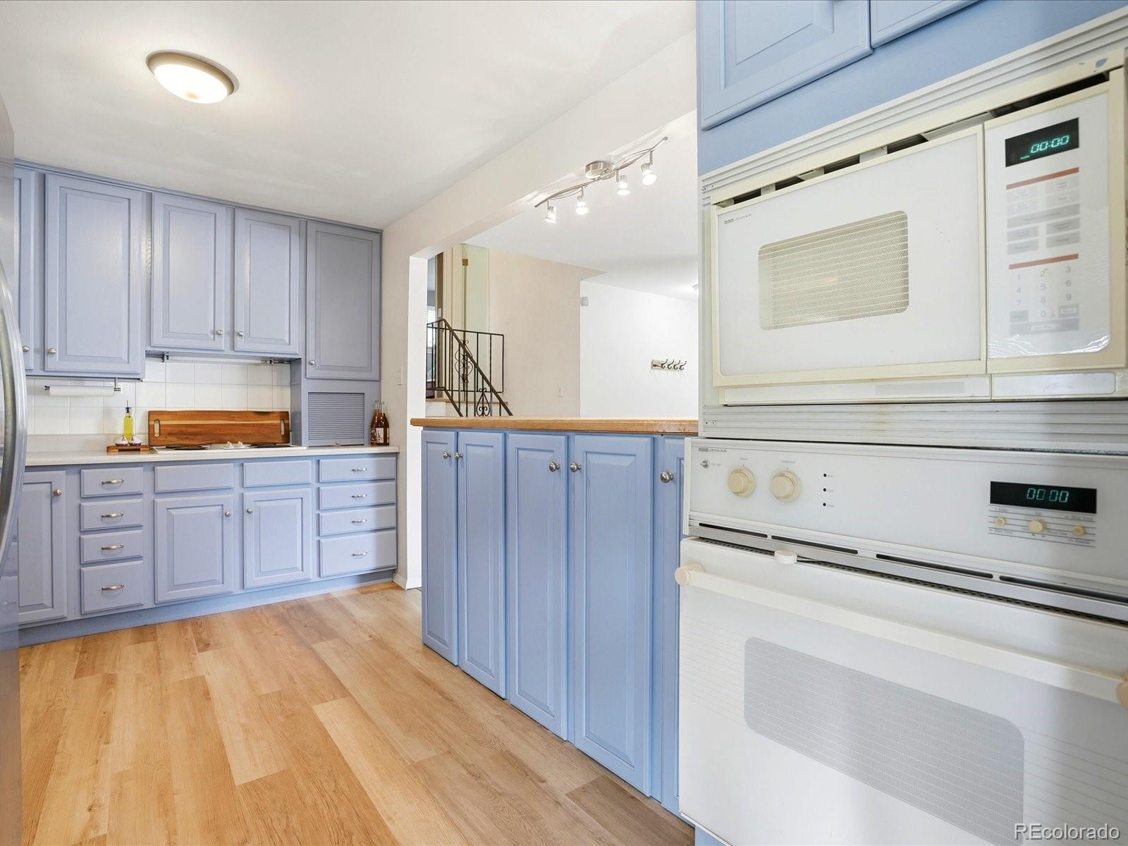 MLS Image #10 for 205  tucson street,aurora, Colorado