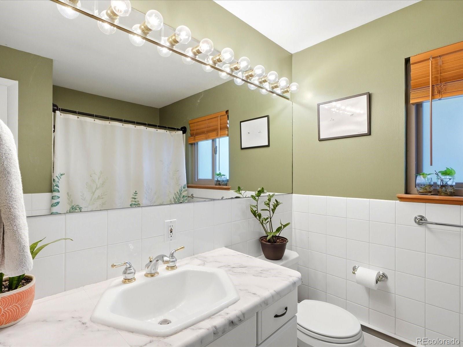 MLS Image #17 for 205  tucson street,aurora, Colorado