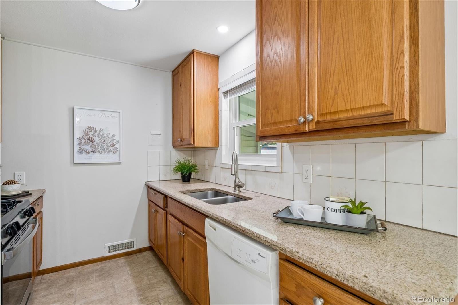 MLS Image #11 for 1150 s fairfax street,denver, Colorado
