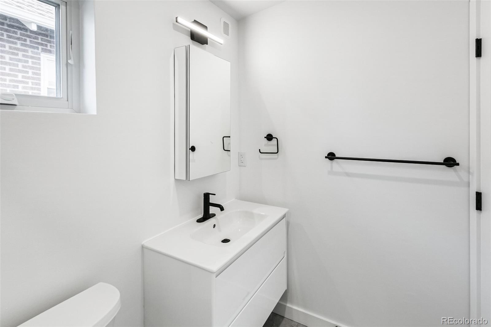 MLS Image #11 for 812 s eliot street,denver, Colorado