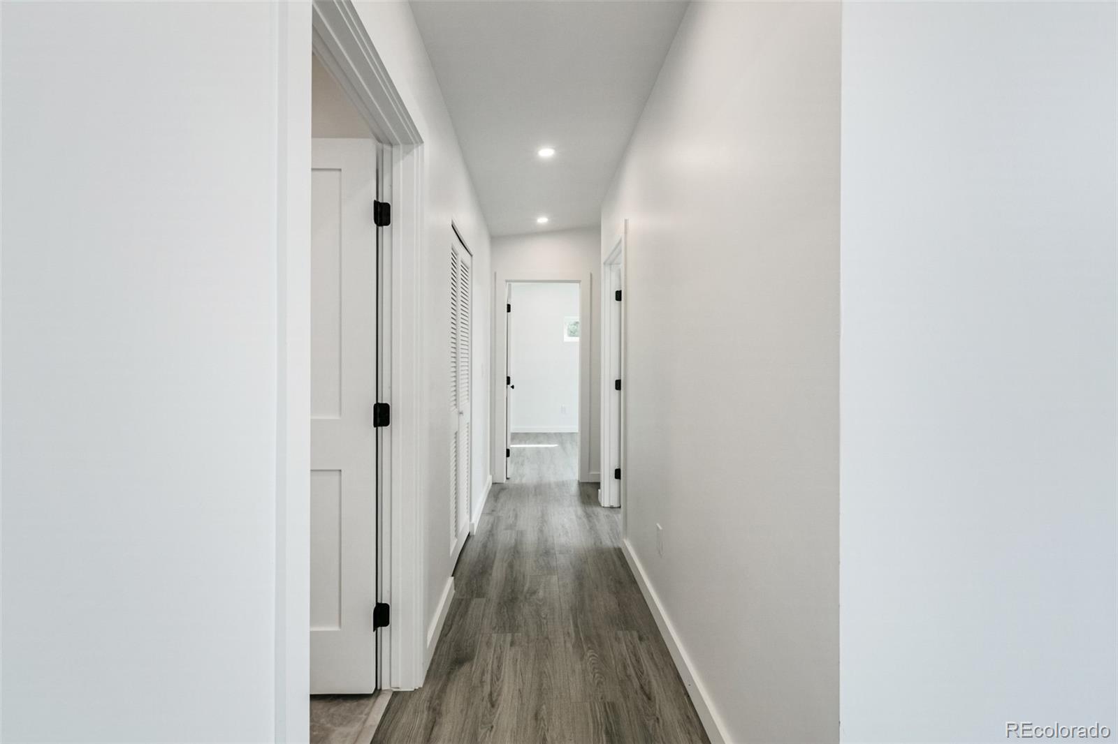 MLS Image #12 for 812 s eliot street,denver, Colorado
