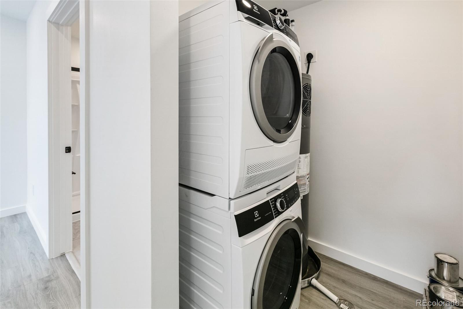 MLS Image #19 for 812 s eliot street,denver, Colorado