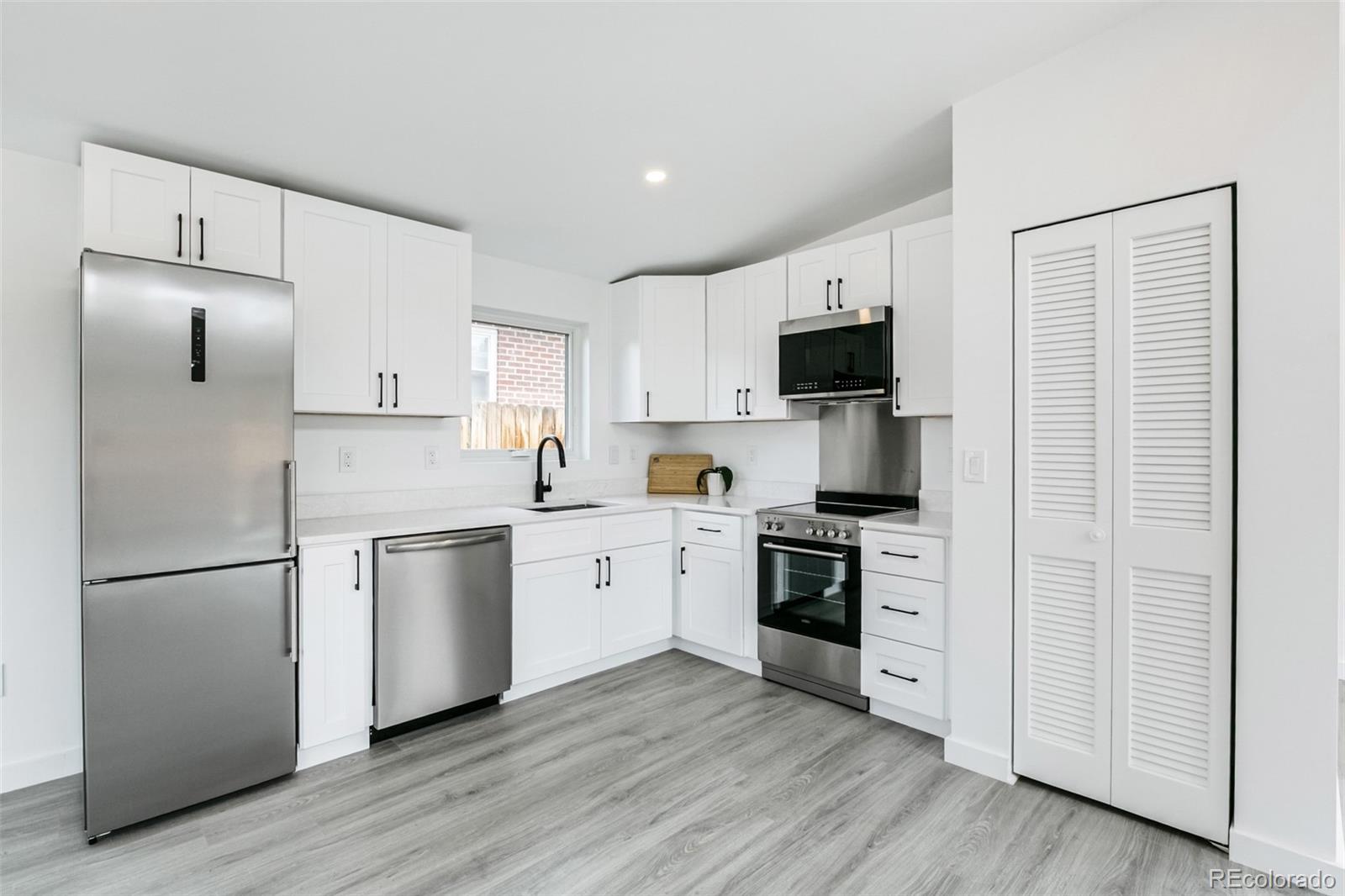 MLS Image #5 for 812 s eliot street,denver, Colorado