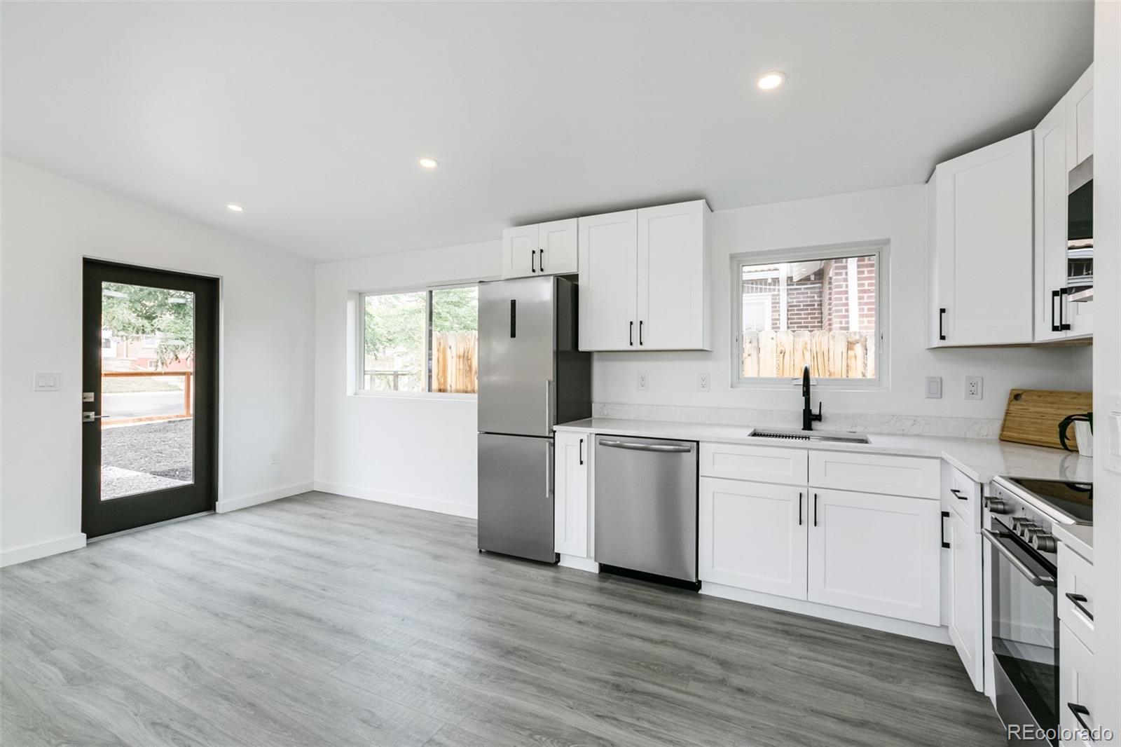 MLS Image #6 for 812 s eliot street,denver, Colorado