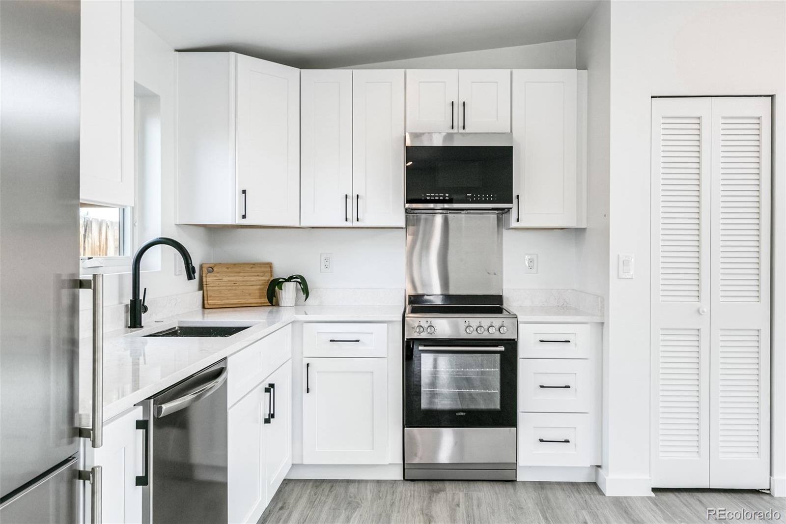 MLS Image #9 for 812 s eliot street,denver, Colorado