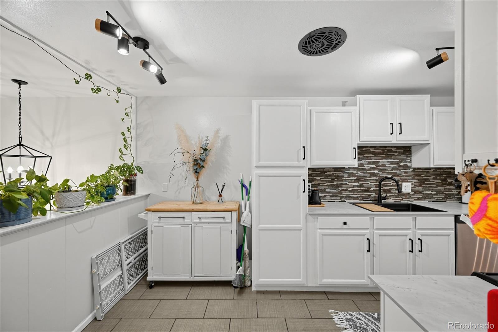 MLS Image #10 for 2288 s sherman street,denver, Colorado