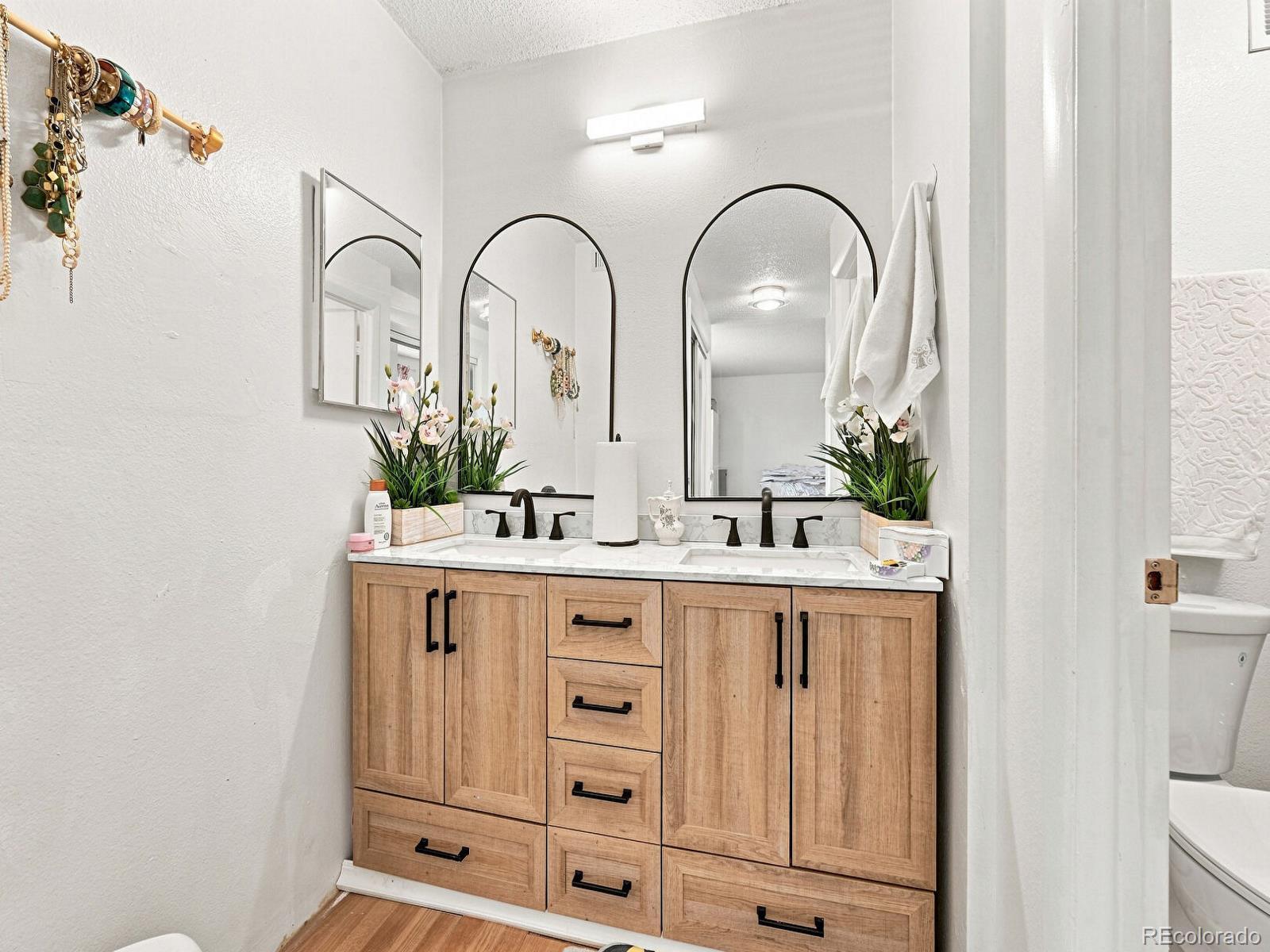 MLS Image #14 for 14499  1st. drive,aurora, Colorado