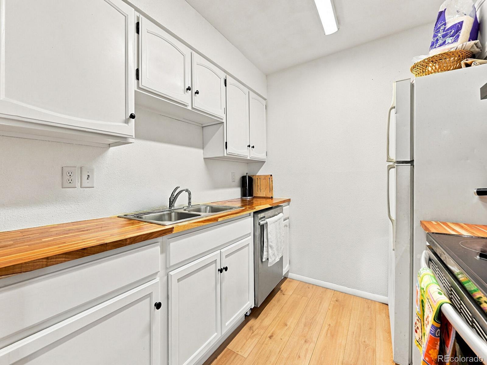 MLS Image #5 for 14499  1st. drive,aurora, Colorado