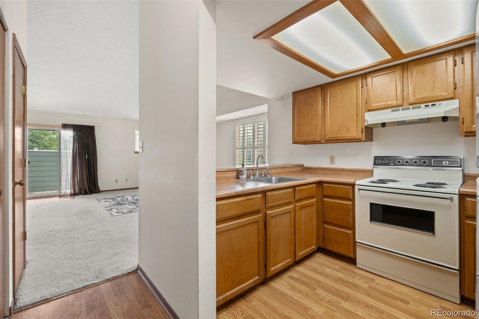 MLS Image #12 for 1921 s balsam street,denver, Colorado