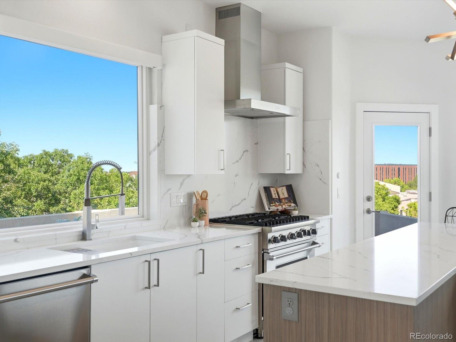 MLS Image #22 for 7844 w oxford circle,denver, Colorado