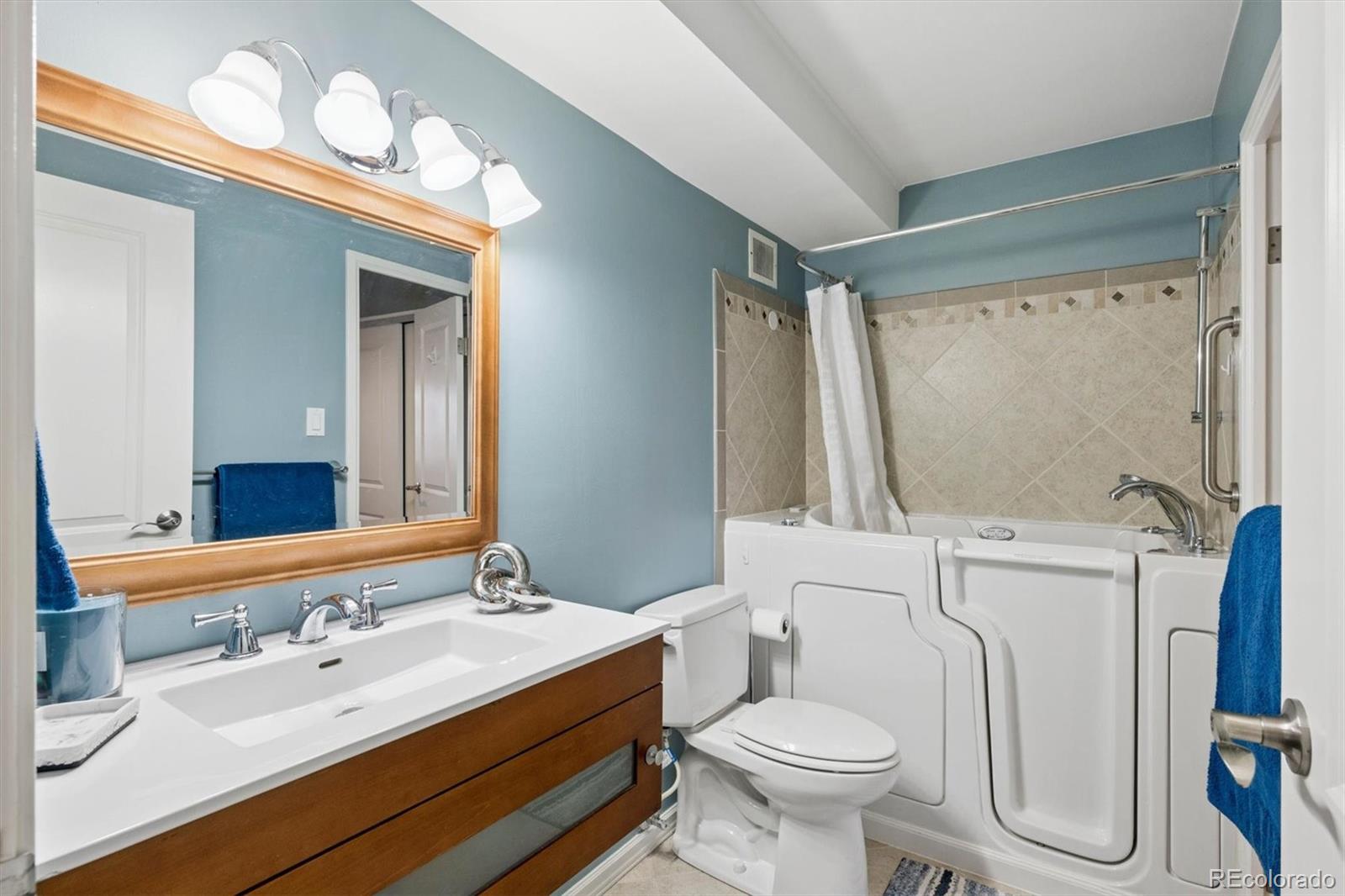 MLS Image #17 for 690 s alton way,denver, Colorado