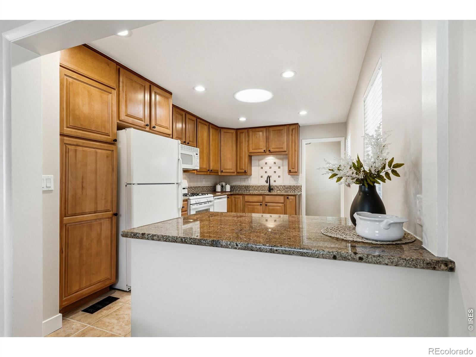 MLS Image #13 for 4676 e utah place,denver, Colorado