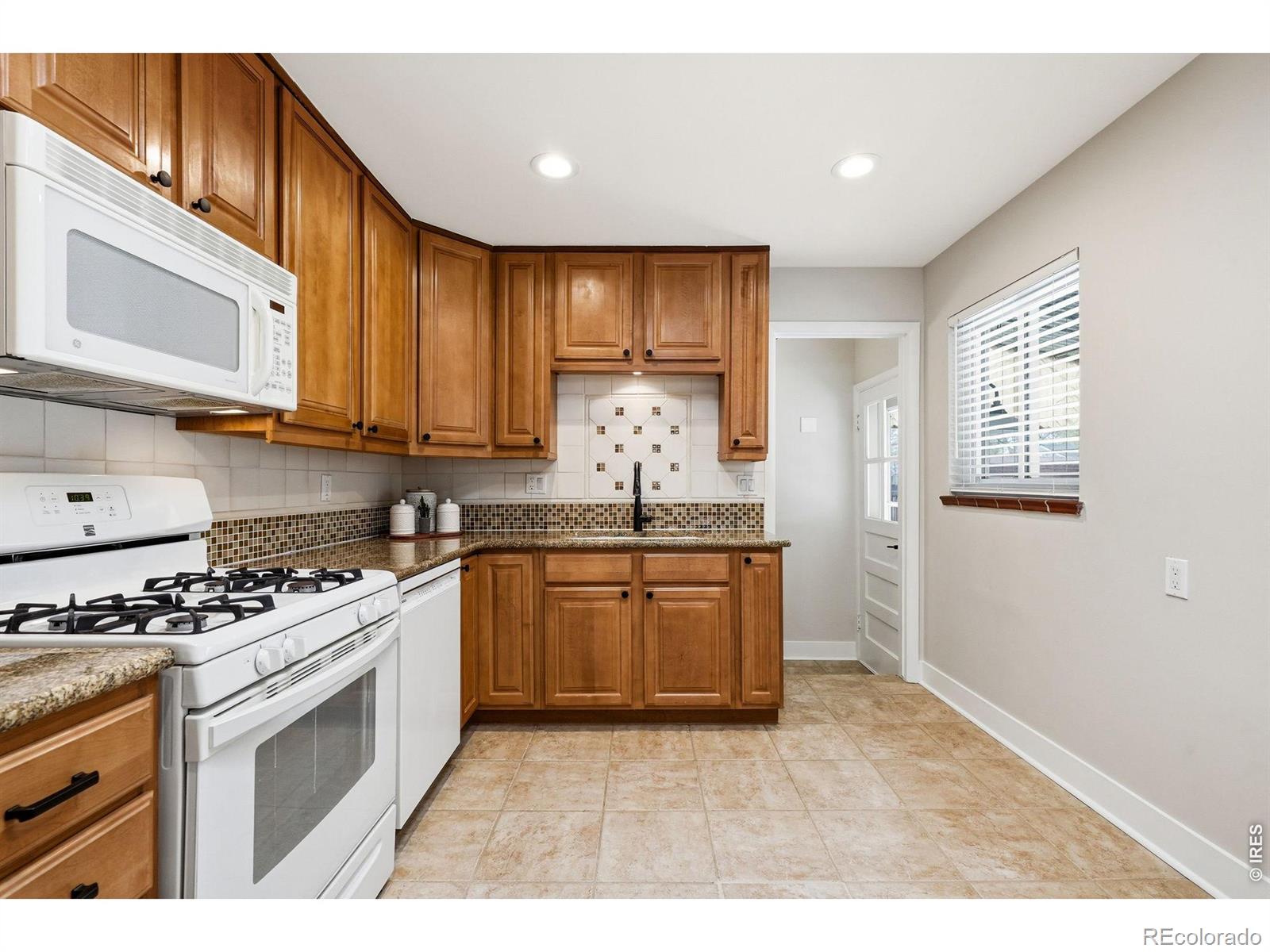 MLS Image #15 for 4676 e utah place,denver, Colorado