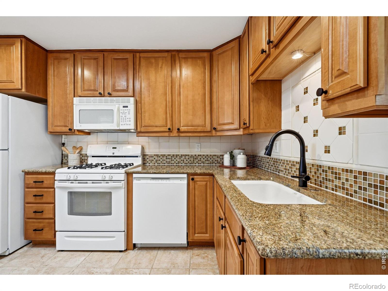 MLS Image #16 for 4676 e utah place,denver, Colorado