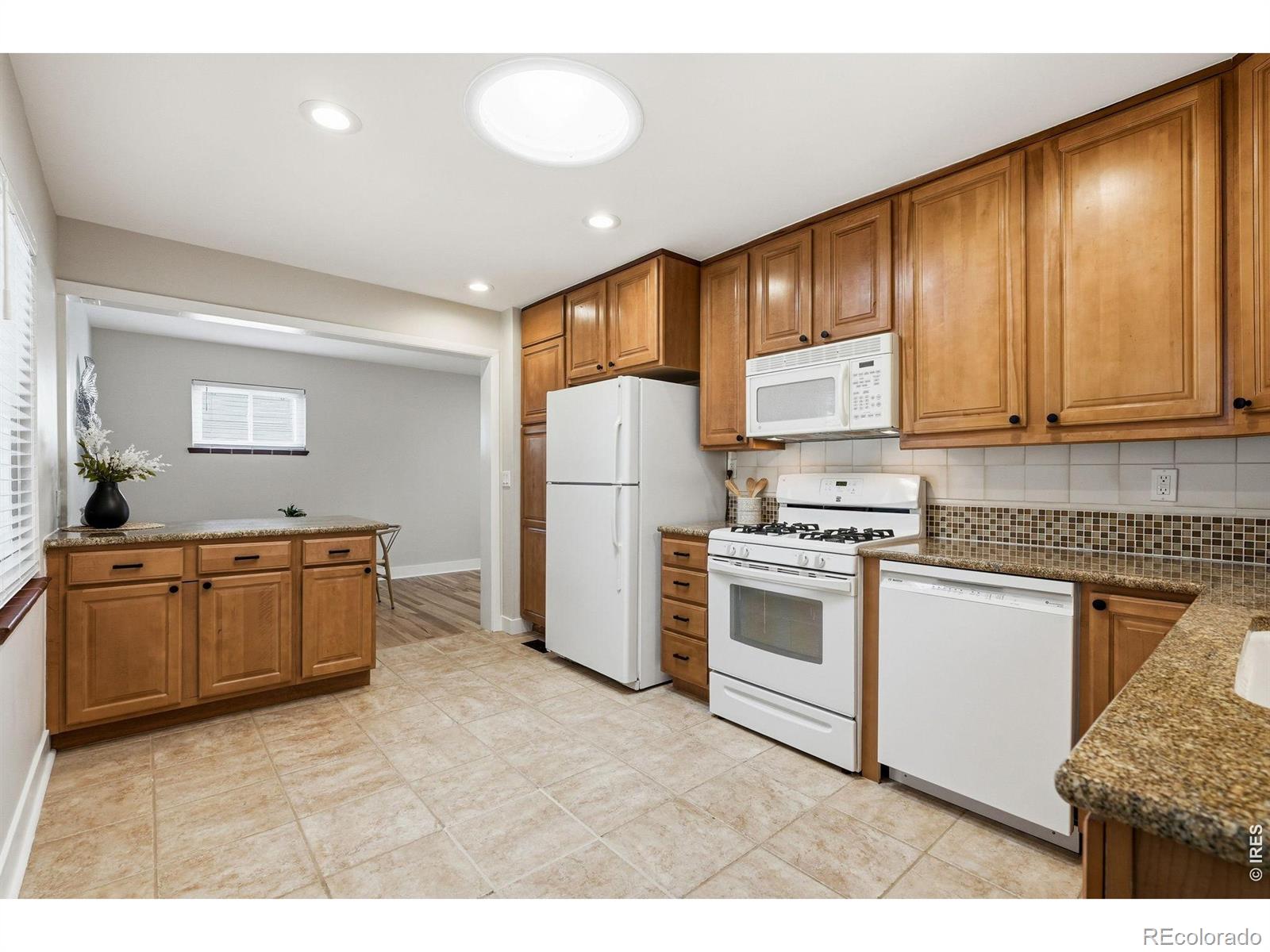 MLS Image #17 for 4676 e utah place,denver, Colorado