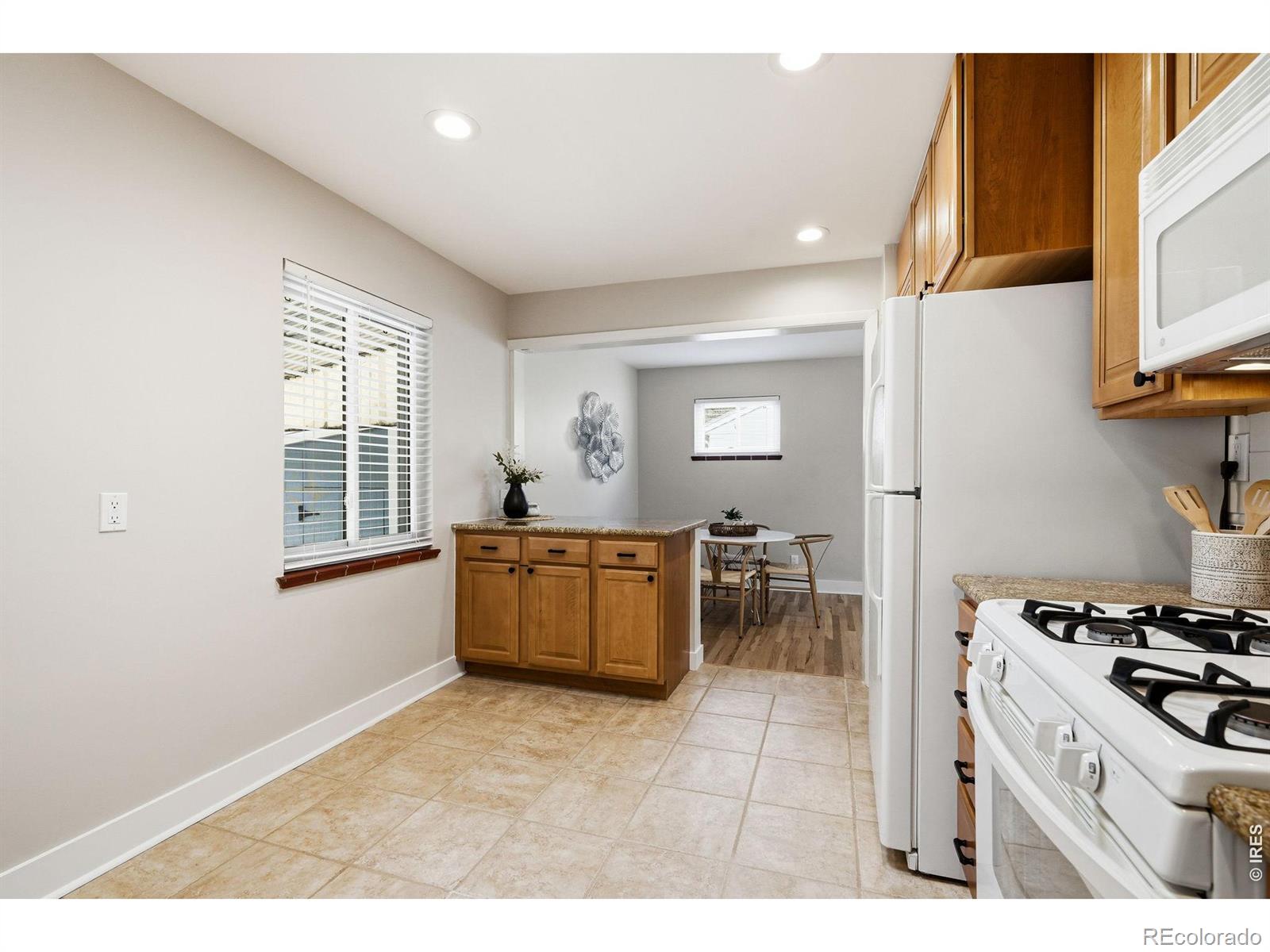 MLS Image #18 for 4676 e utah place,denver, Colorado