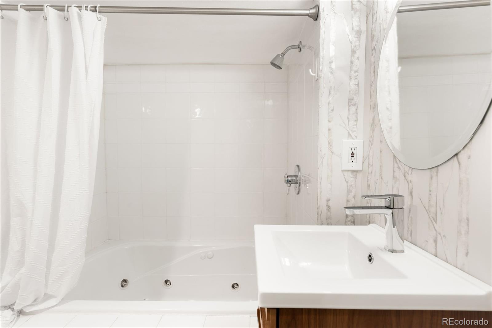 MLS Image #18 for 644 n logan street,denver, Colorado