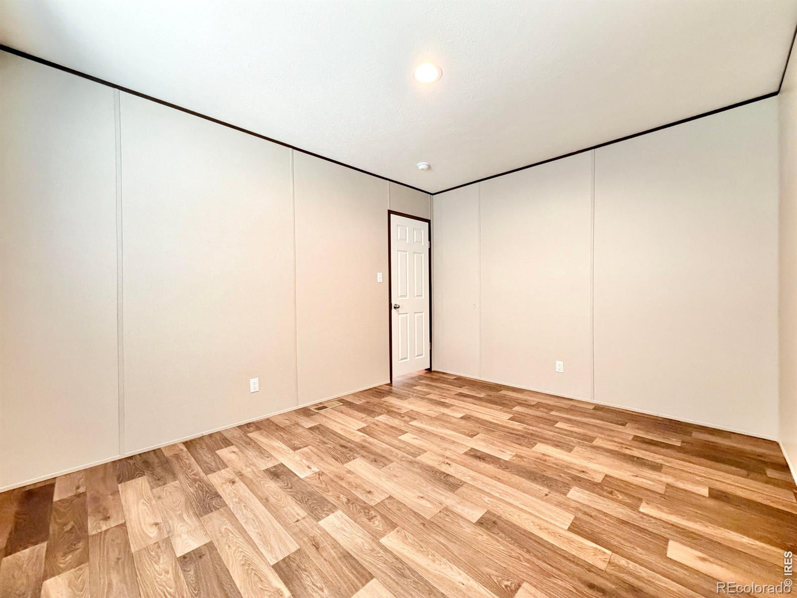 MLS Image #10 for 103  beach drive,log lane village, Colorado