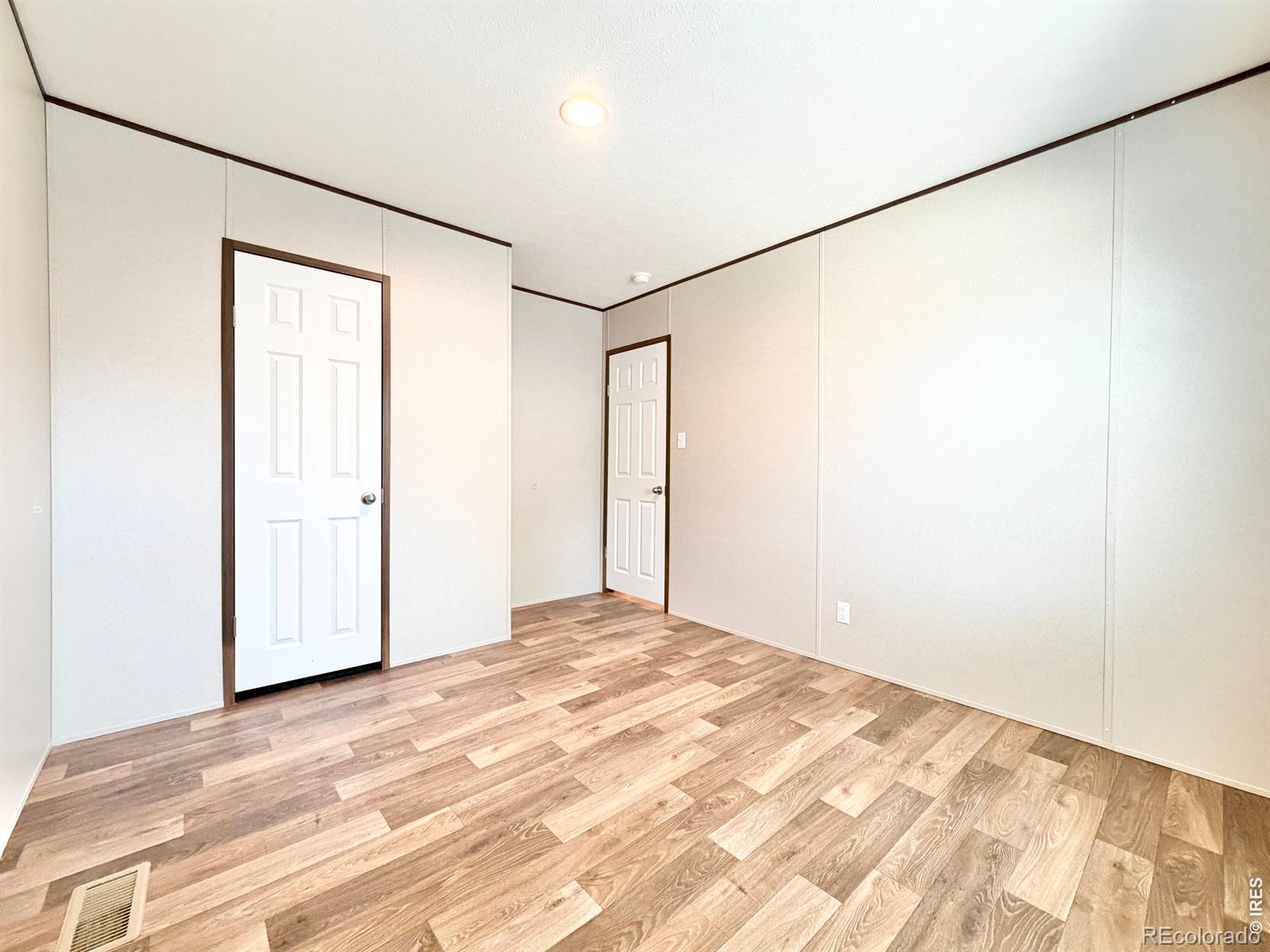MLS Image #16 for 103  beach drive,log lane village, Colorado