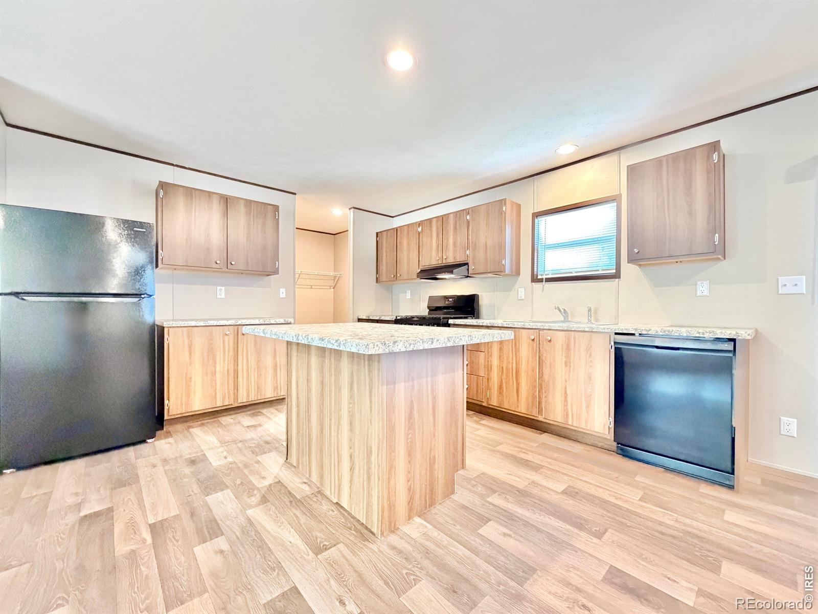 MLS Image #4 for 103  beach drive,log lane village, Colorado