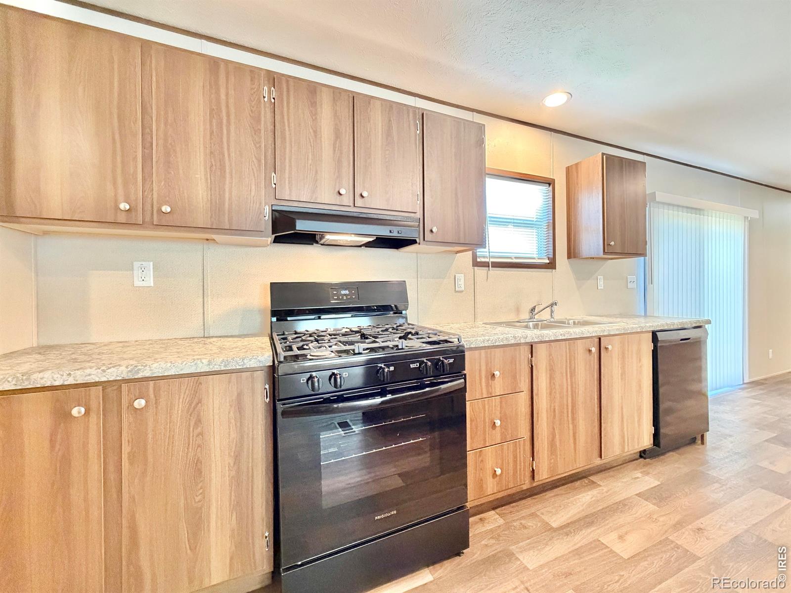 MLS Image #5 for 103  beach drive,log lane village, Colorado