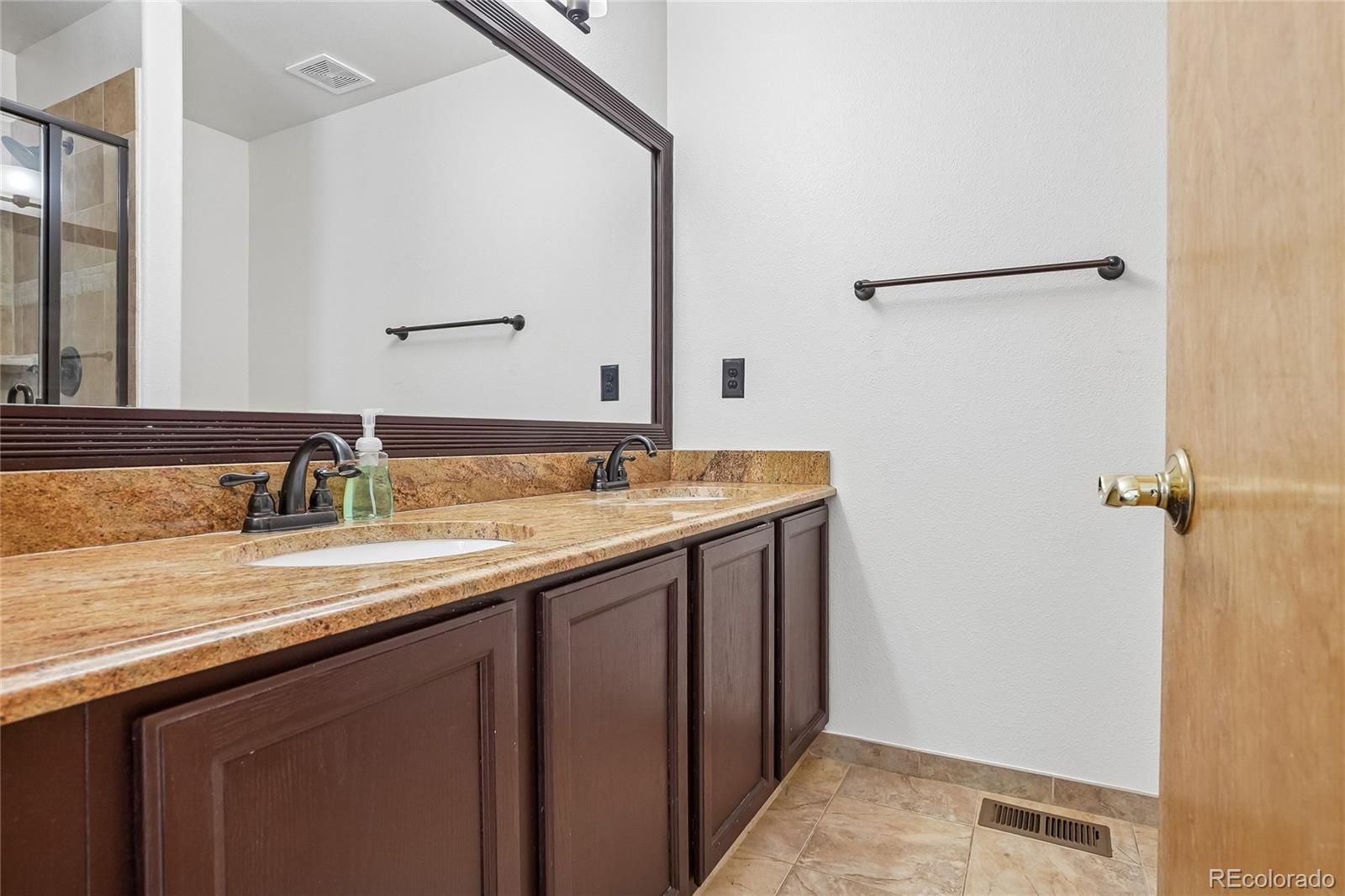 MLS Image #13 for 5241 s jericho street,aurora, Colorado
