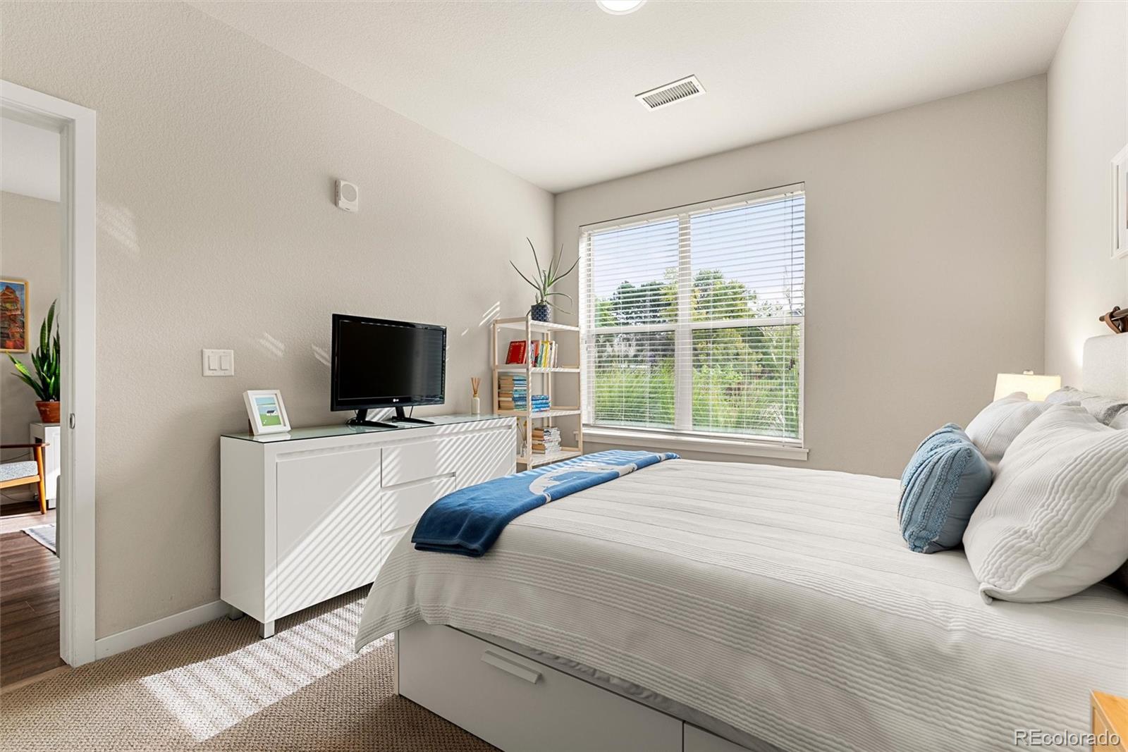 MLS Image #10 for 155 s monaco street parkway,denver, Colorado