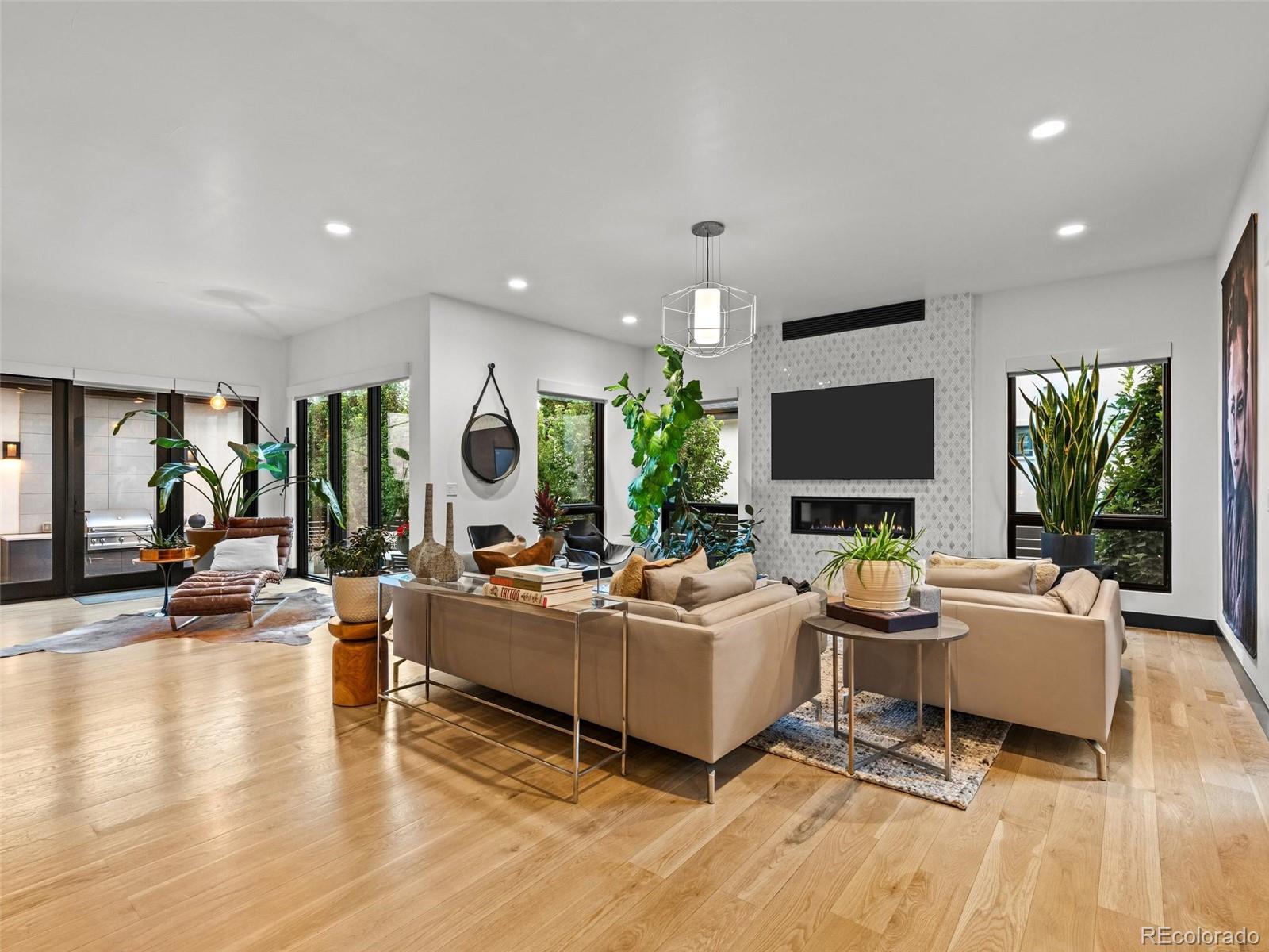 MLS Image #11 for 2110 s cook street,denver, Colorado