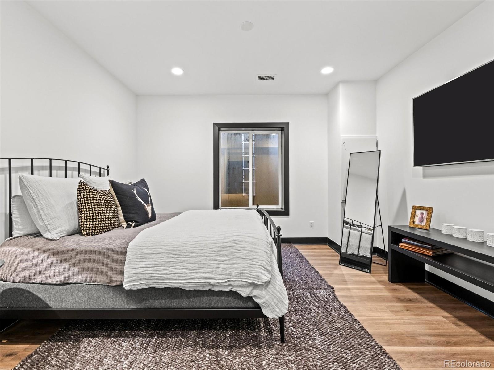 MLS Image #41 for 2110 s cook street,denver, Colorado