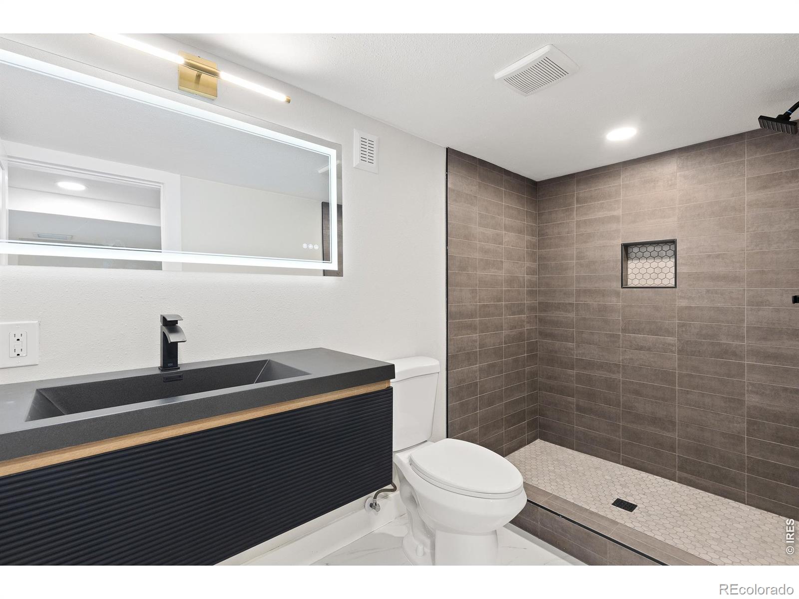 MLS Image #27 for 4505 s yosemite street,denver, Colorado