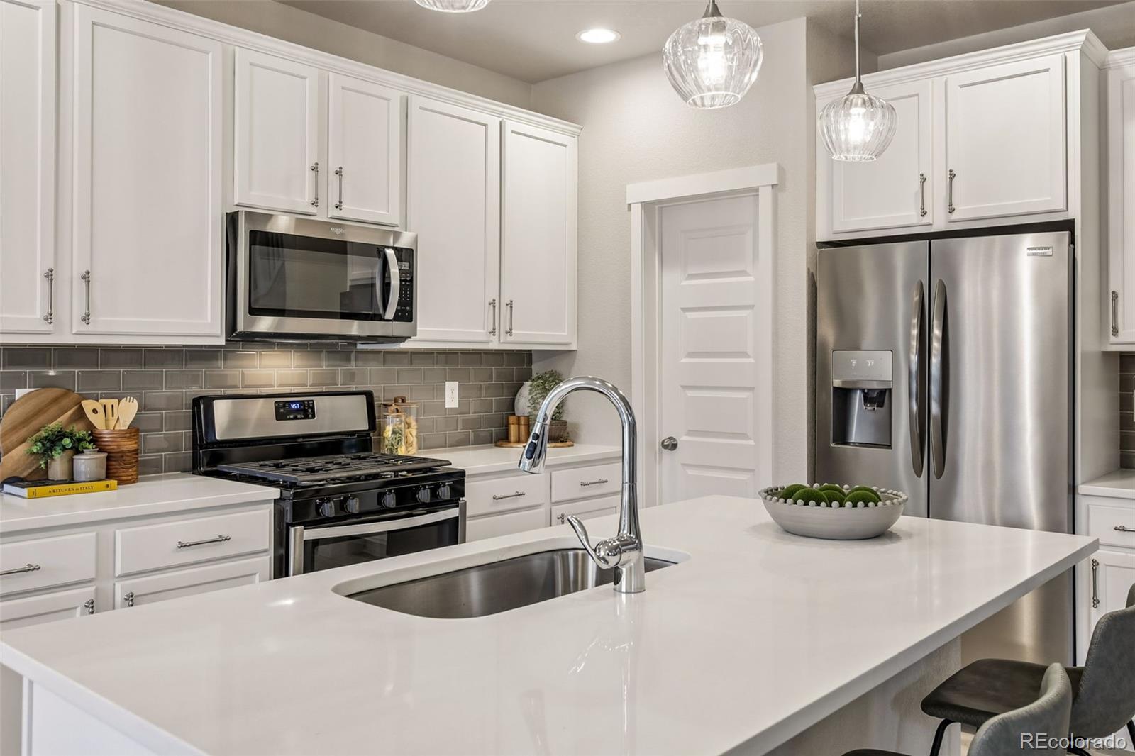 MLS Image #11 for 6837  canosa street,denver, Colorado