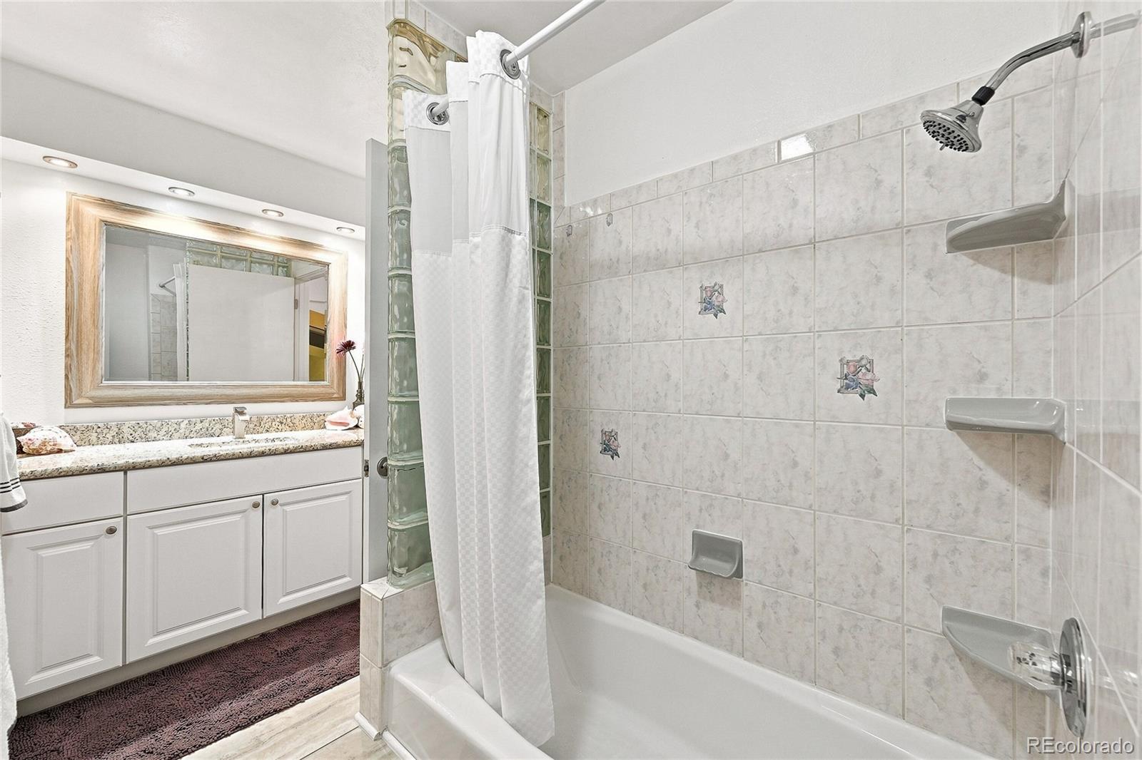 MLS Image #17 for 1570 s macon street,aurora, Colorado