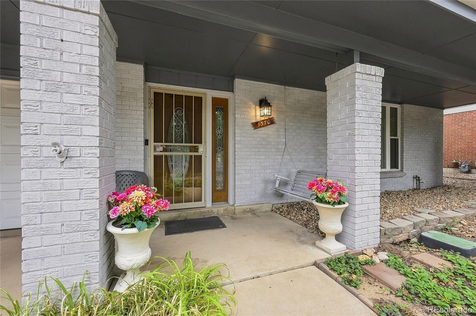 MLS Image #2 for 1570 s macon street,aurora, Colorado