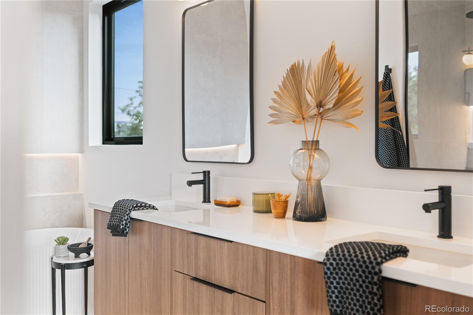 MLS Image #31 for 2362 s cherokee street,denver, Colorado
