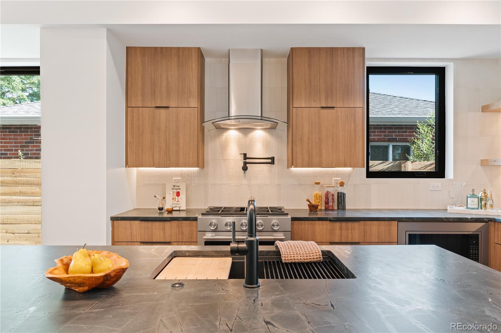 MLS Image #4 for 2362 s cherokee street,denver, Colorado