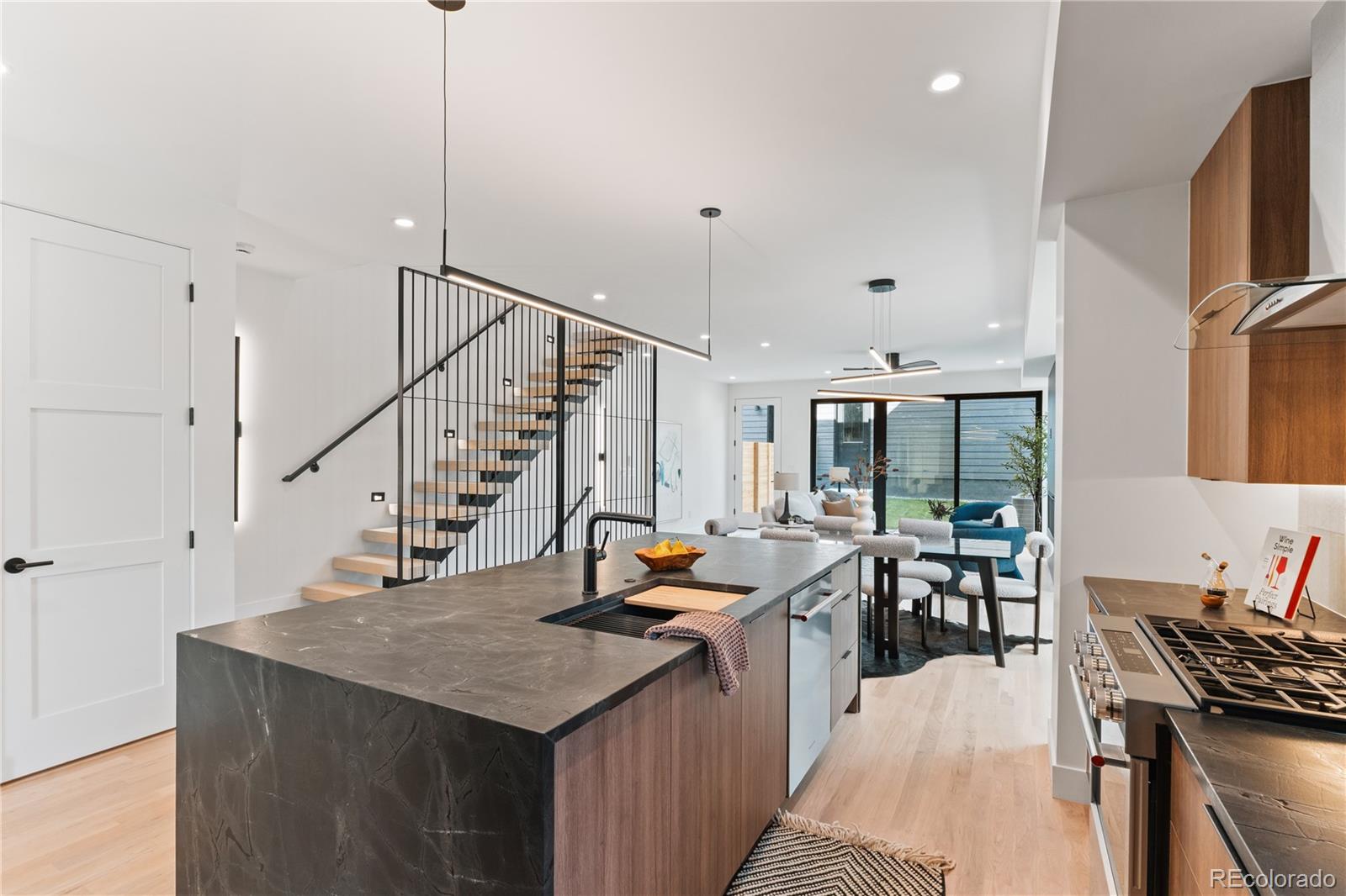 MLS Image #7 for 2362 s cherokee street,denver, Colorado