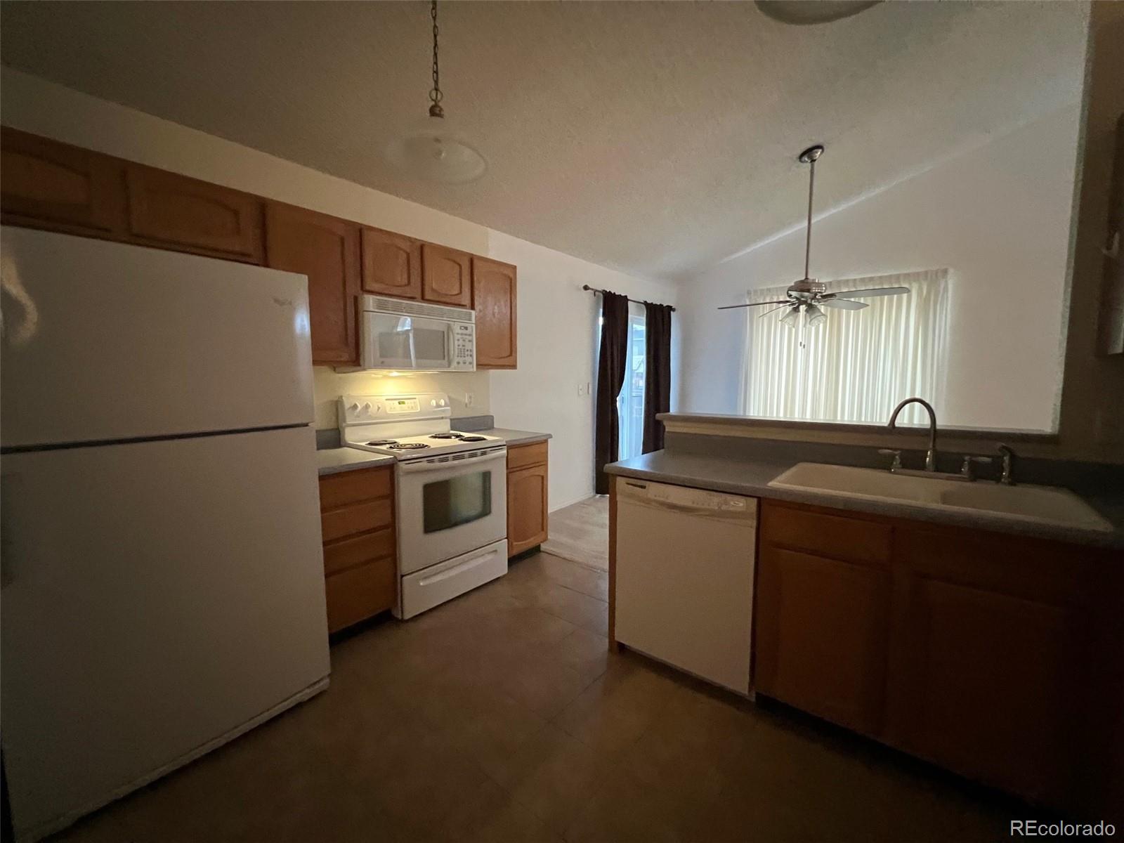 MLS Image #4 for 5184 s liverpool way,aurora, Colorado