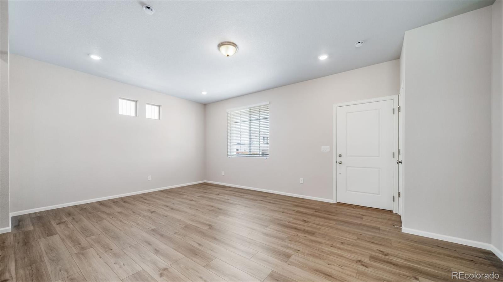 MLS Image #11 for 10152  salem court,commerce city, Colorado