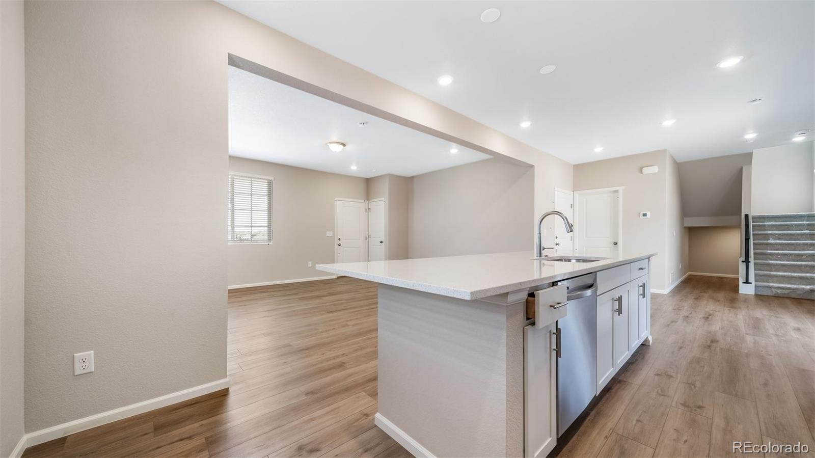 MLS Image #6 for 10152  salem court,commerce city, Colorado